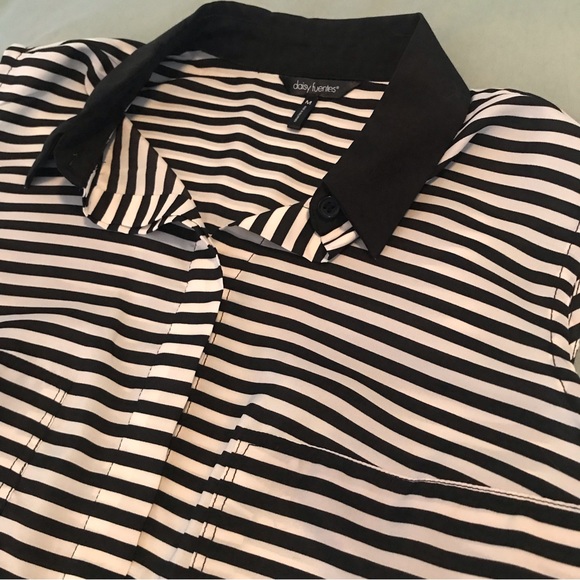 Daisy Fuentes Size Medium Black and White Sleeveless Button Down Summer Top - Picture 8 of 10